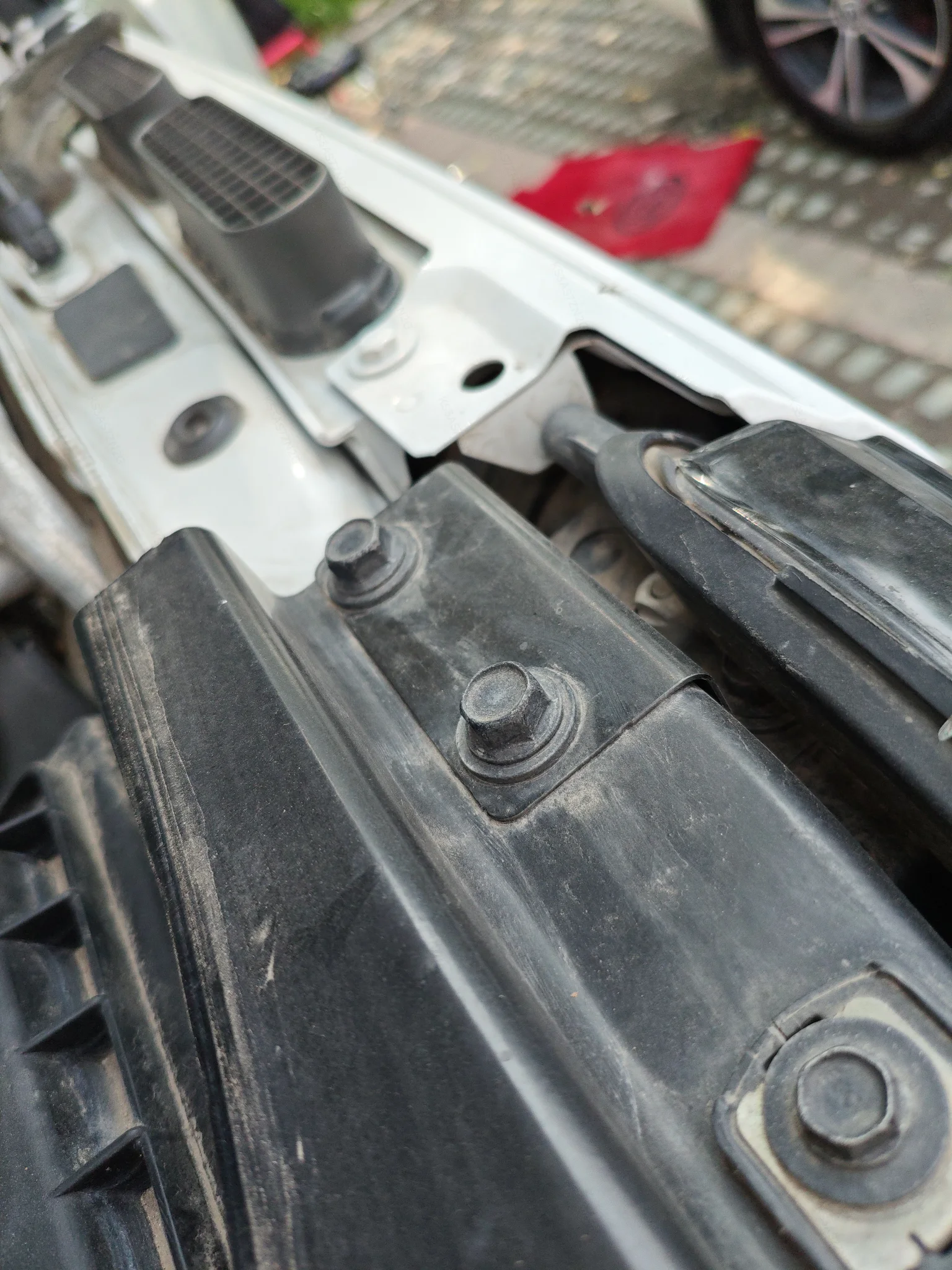 Рамка радиатора: следы демонтажа