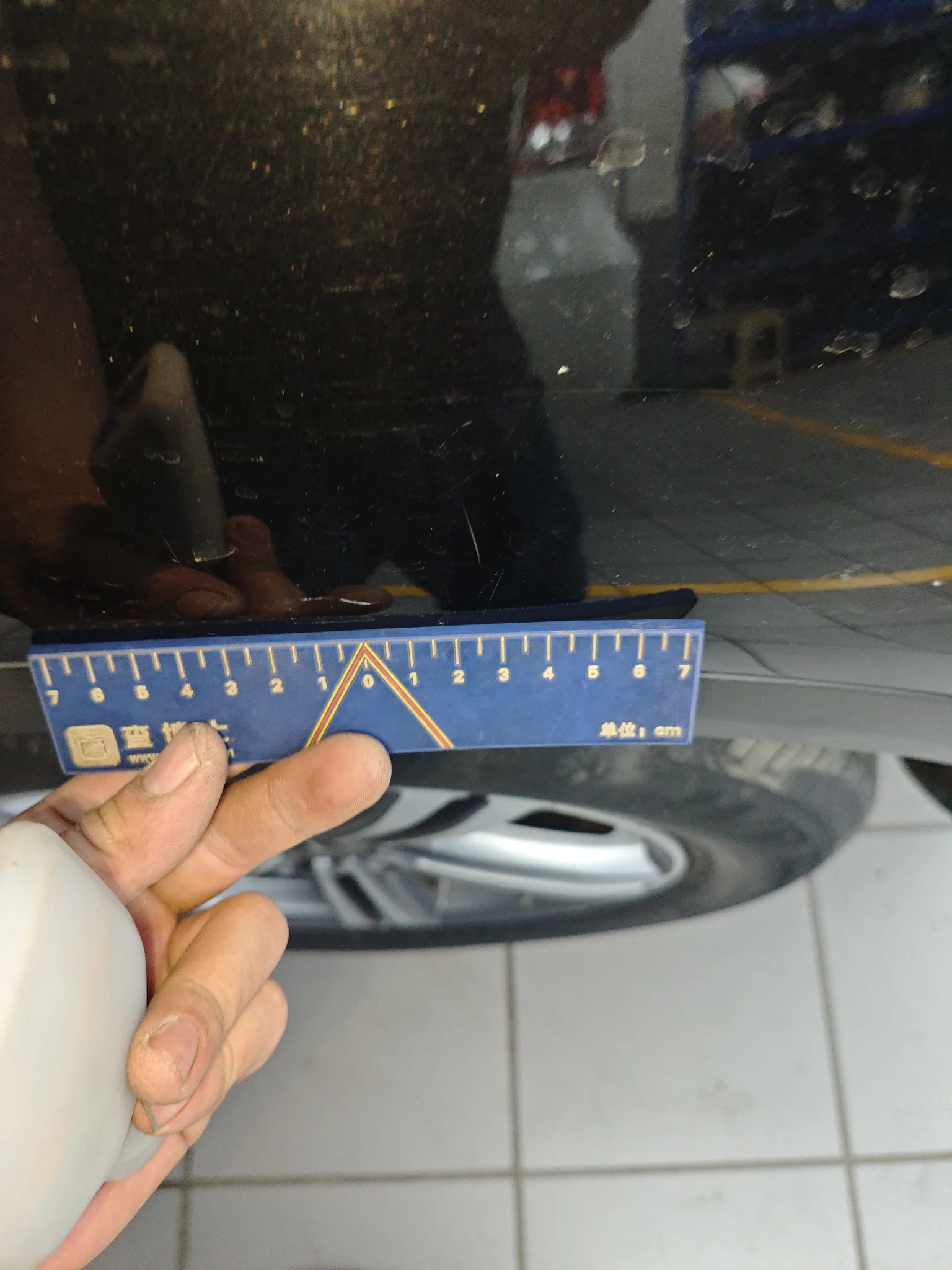 Заднее левое крыло: царапины