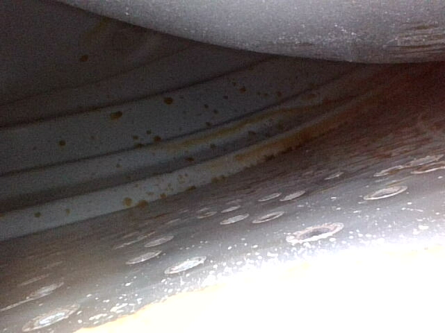 Заднее левое крыло: окрашен