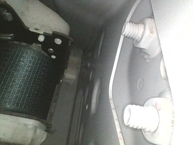 Стойка B справа, шов: деформация