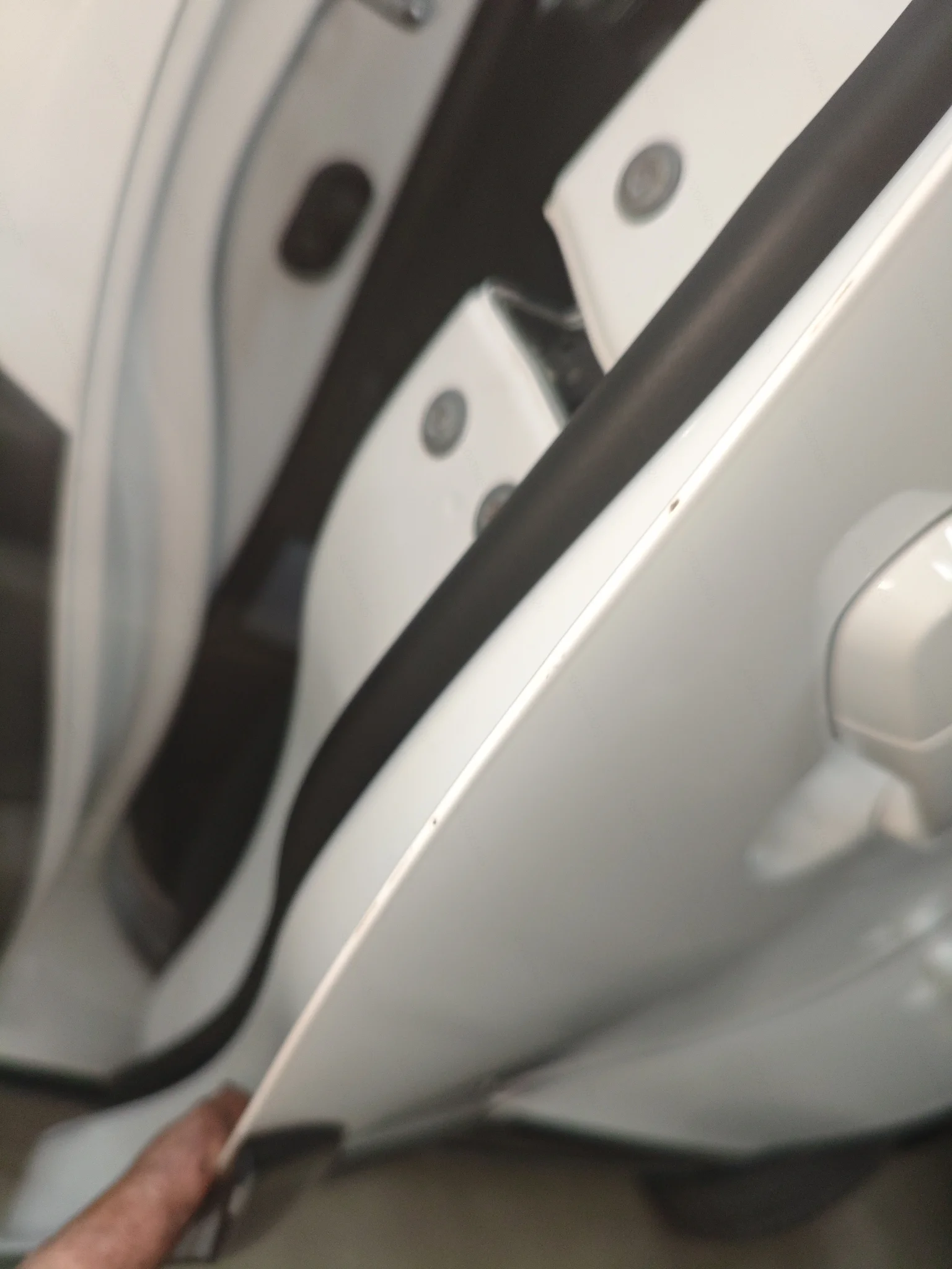 Задняя правая дверь: 掉漆