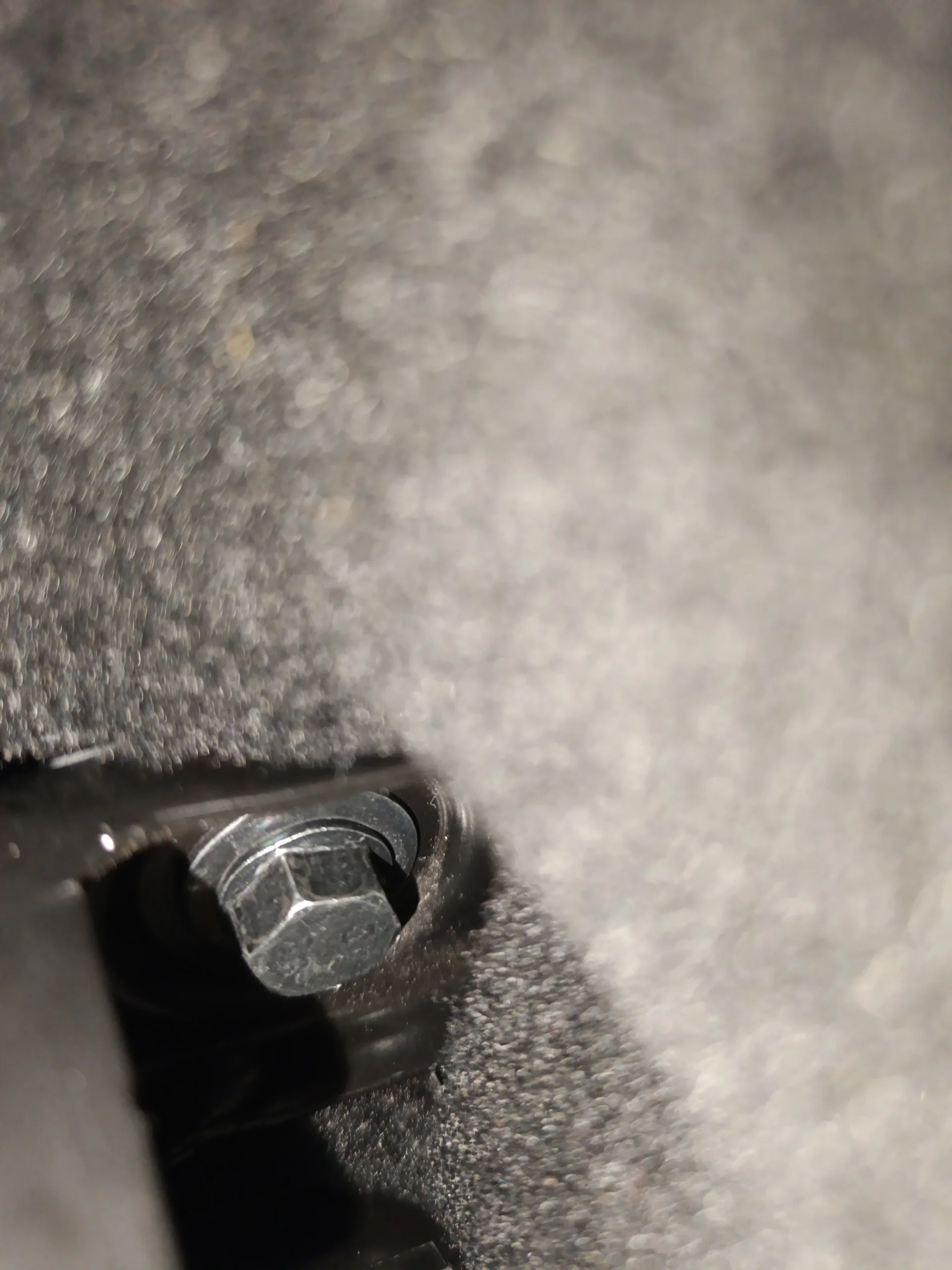 Салазки сиденья пассажира: следы демонтажа