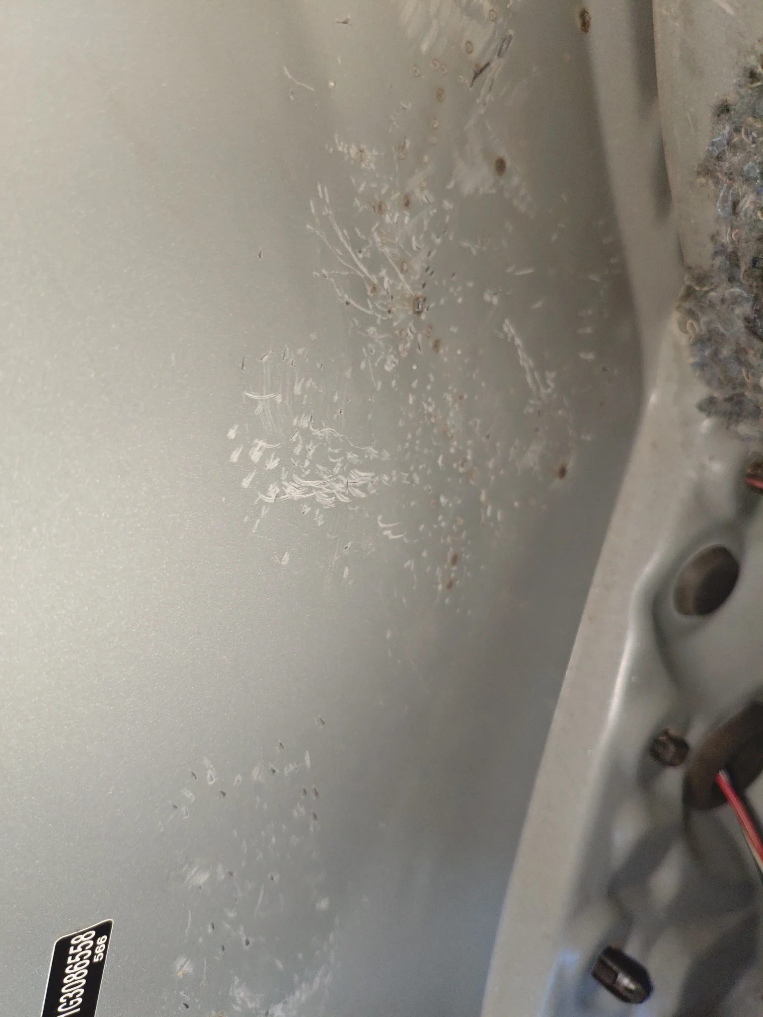Заднее левое крыло: окрашен