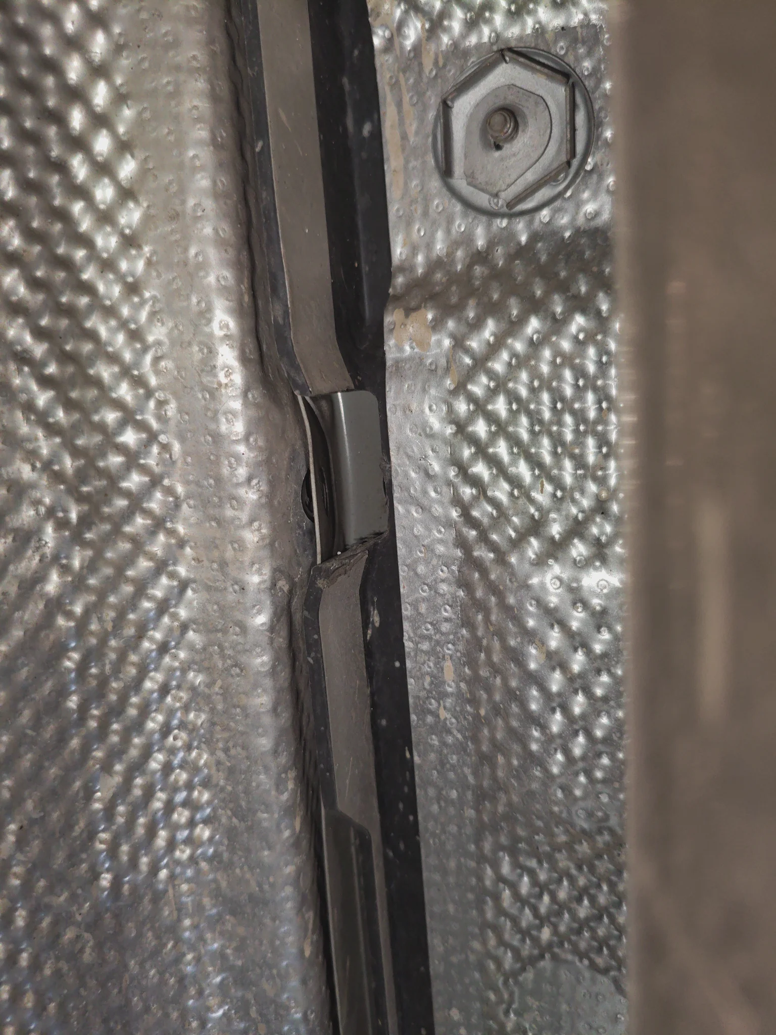 Задняя панель кузова: деформация