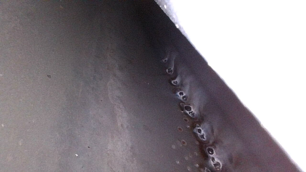 Правый порог: окрашен