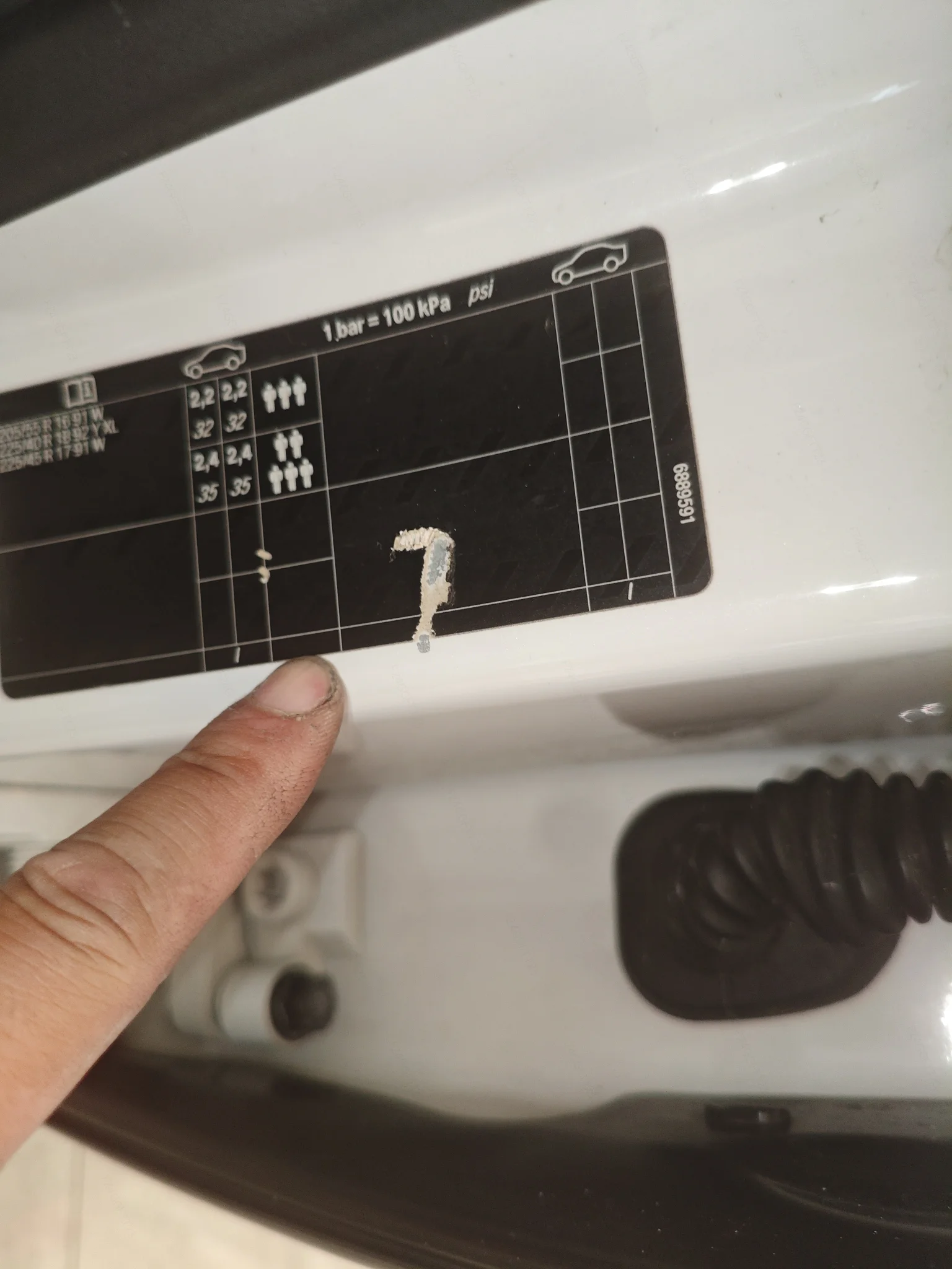 Стойка B слева, шов: царапины