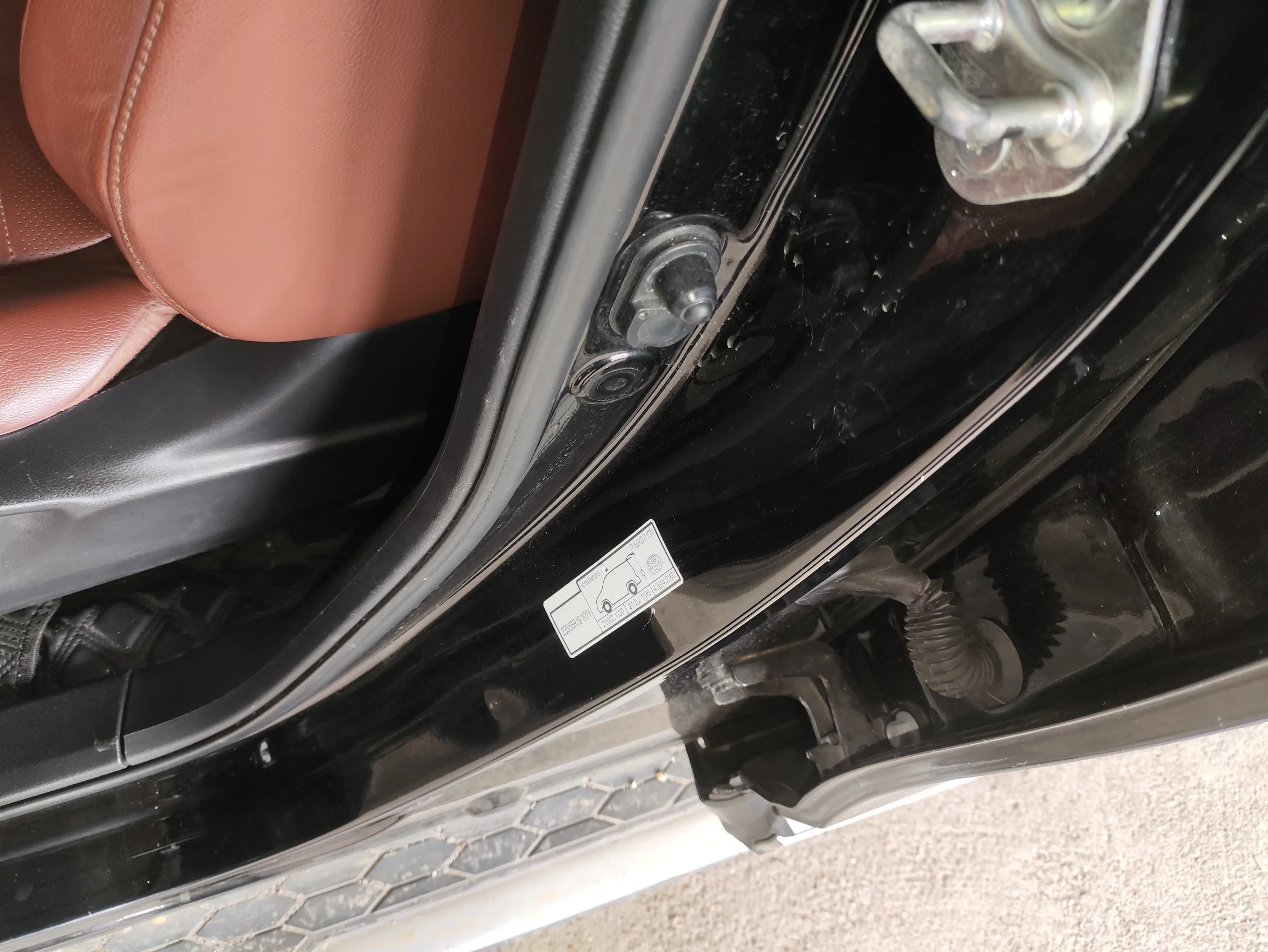 Стойка B слева, шов: деформация не от ДТП