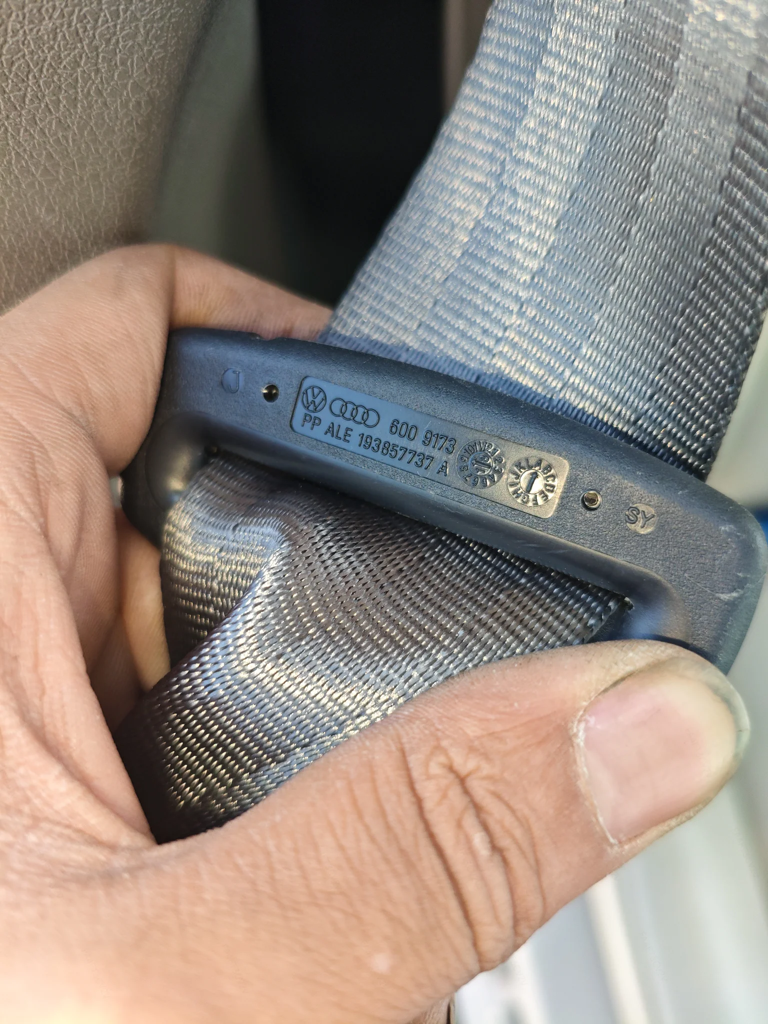 Ремни безопасности: следы демонтажа
