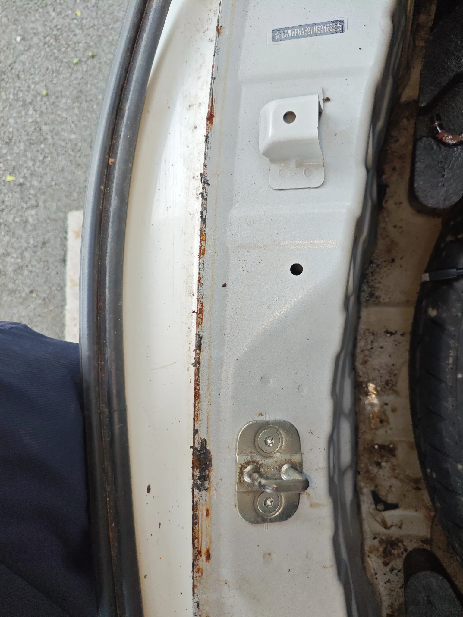 Задняя панель кузова: 锈蚀