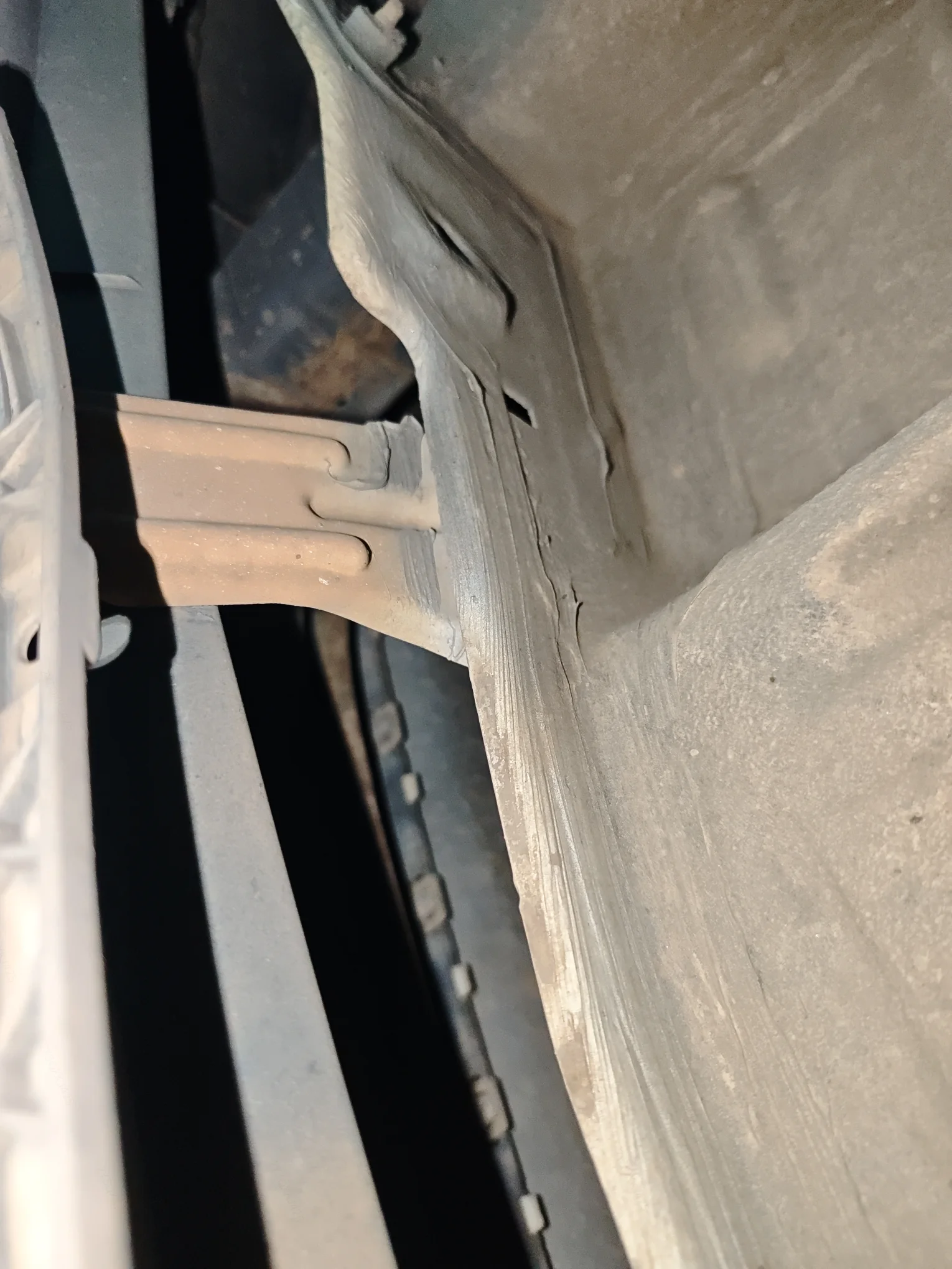 Задняя панель кузова: деформация