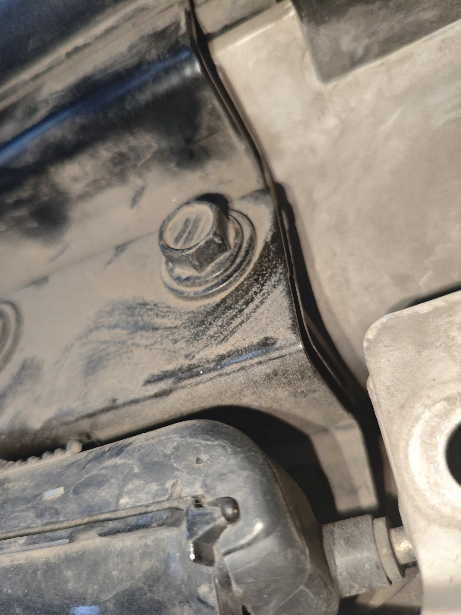 Рамка радиатора: следы демонтажа