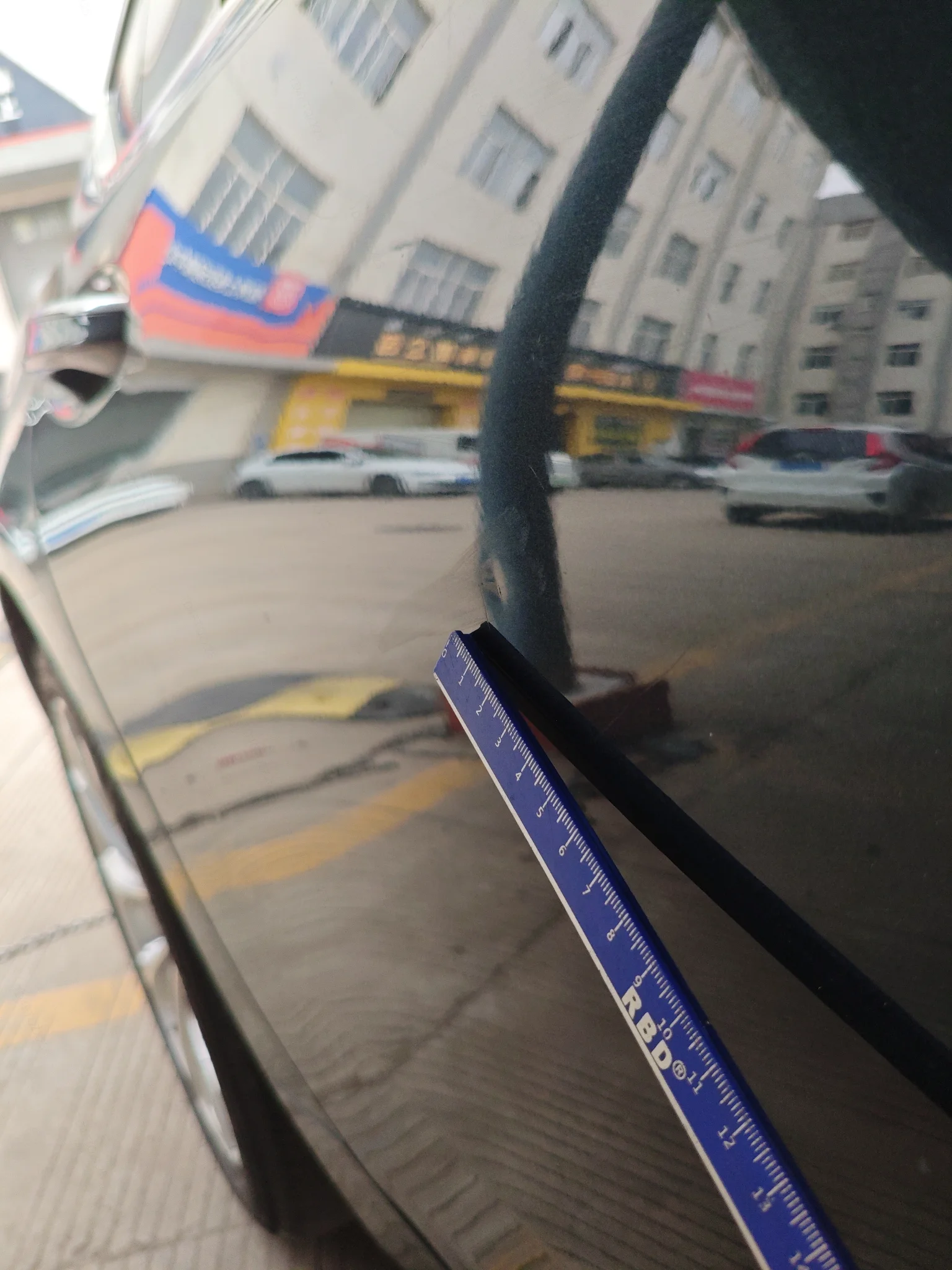 Задняя правая дверь: 掉漆