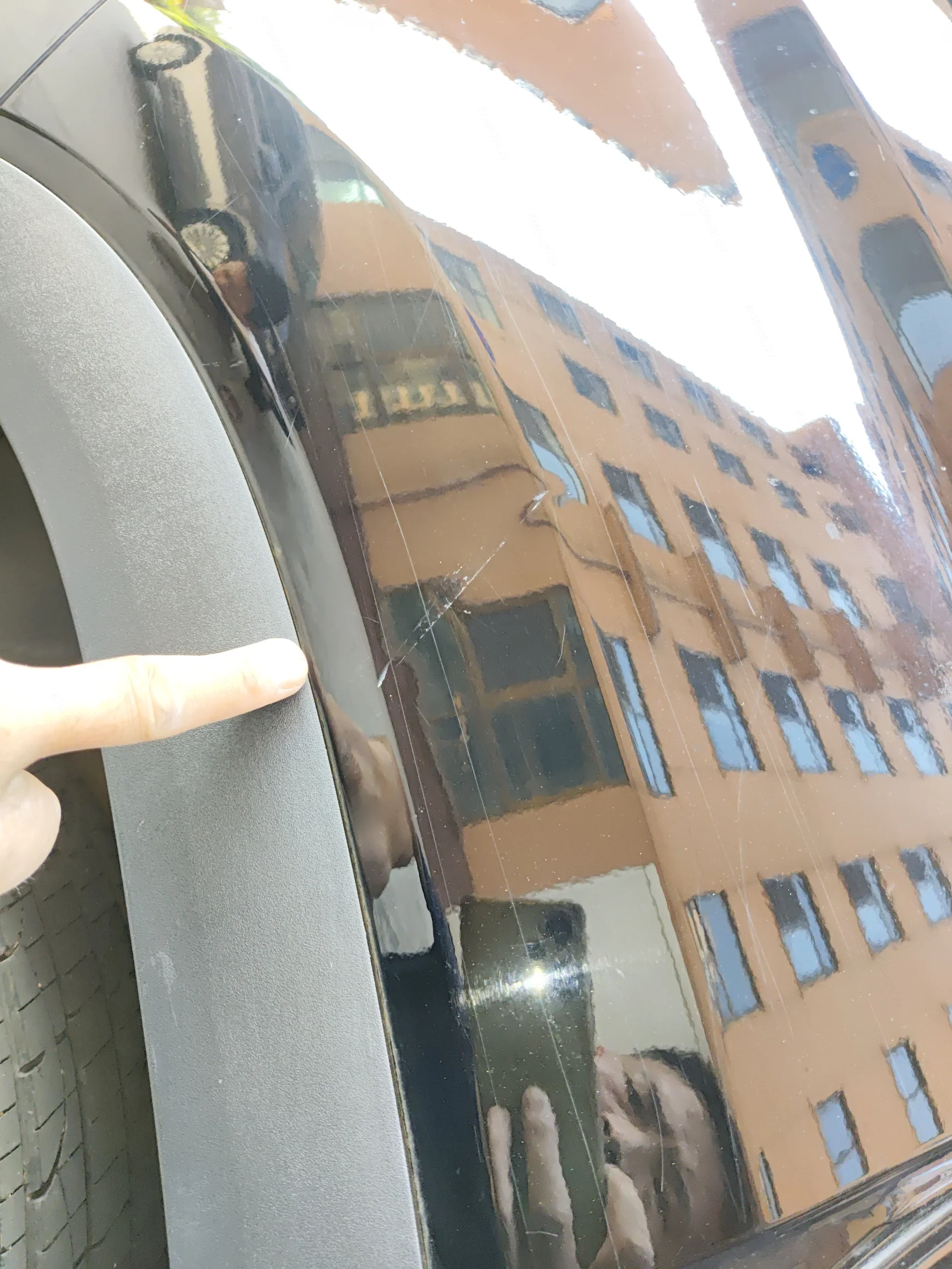 Заднее правое крыло: мелкий дефект, Заднее правое крыло, царапины, притёртость, деформация