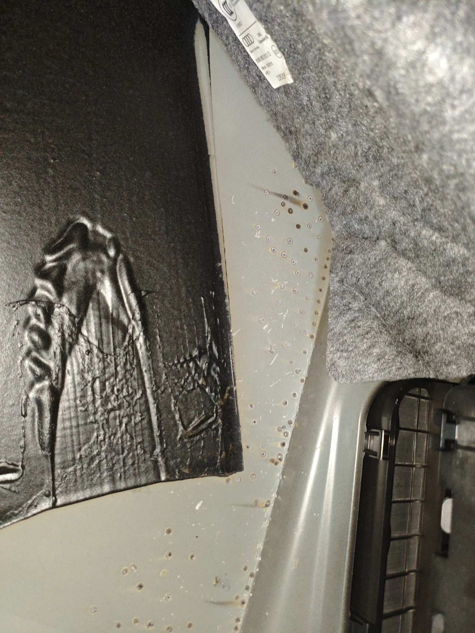 Заднее левое крыло: мелкий дефект, Заднее левое крыло, окрашен, рихтовка, деформация