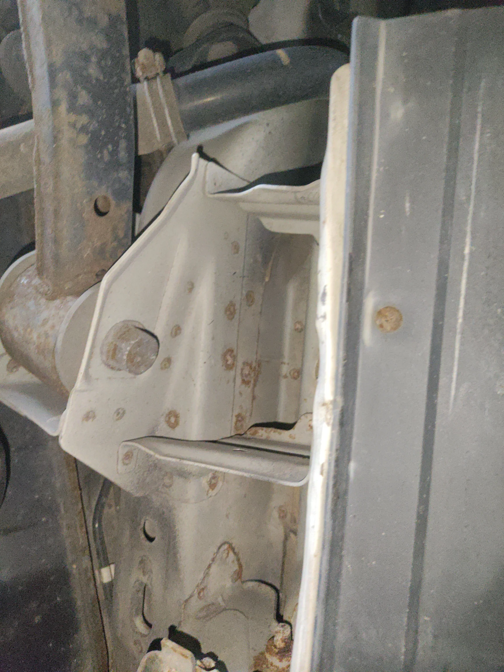 Правый порог: 外侧变形