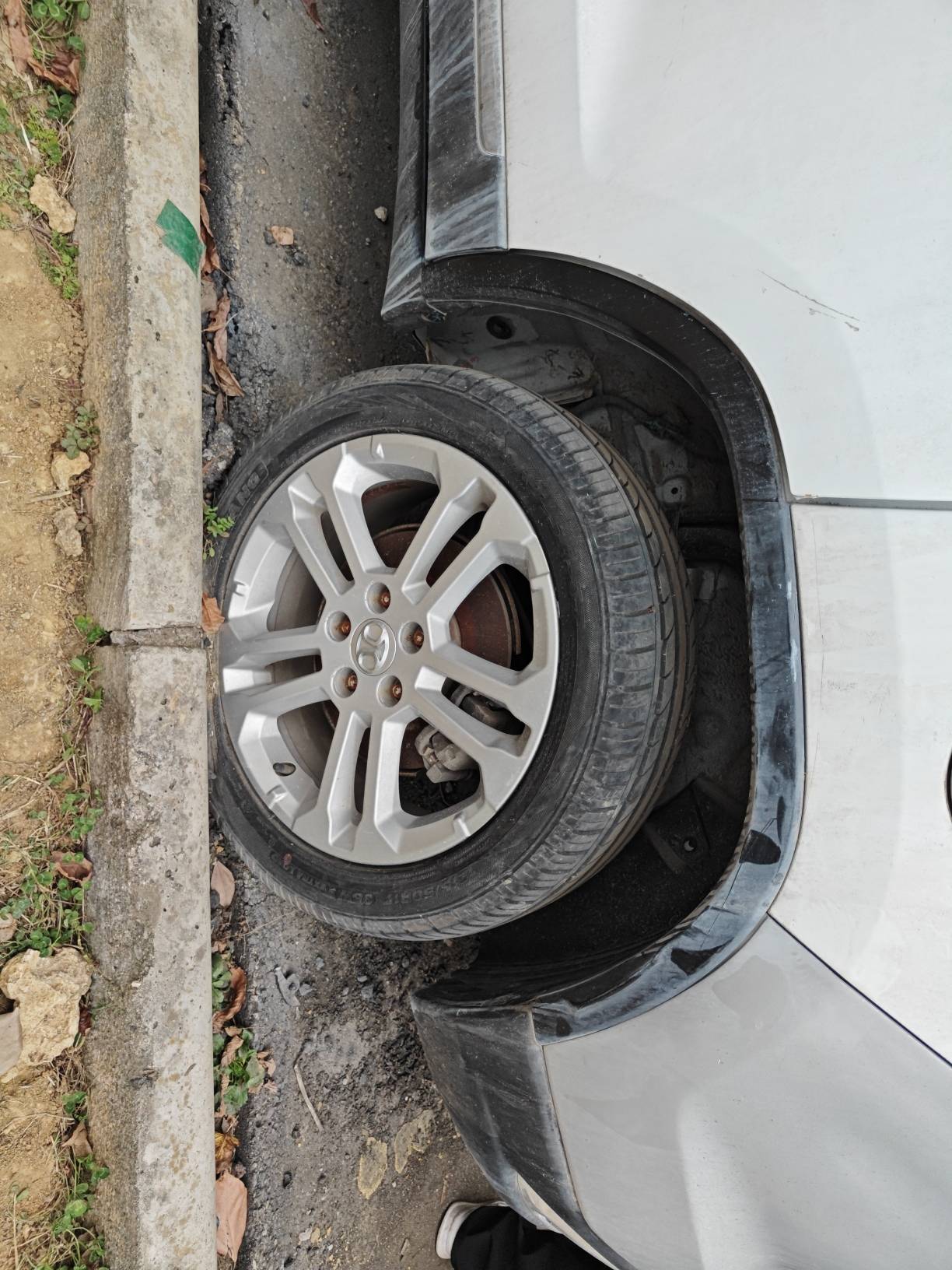 Left rear tire Image