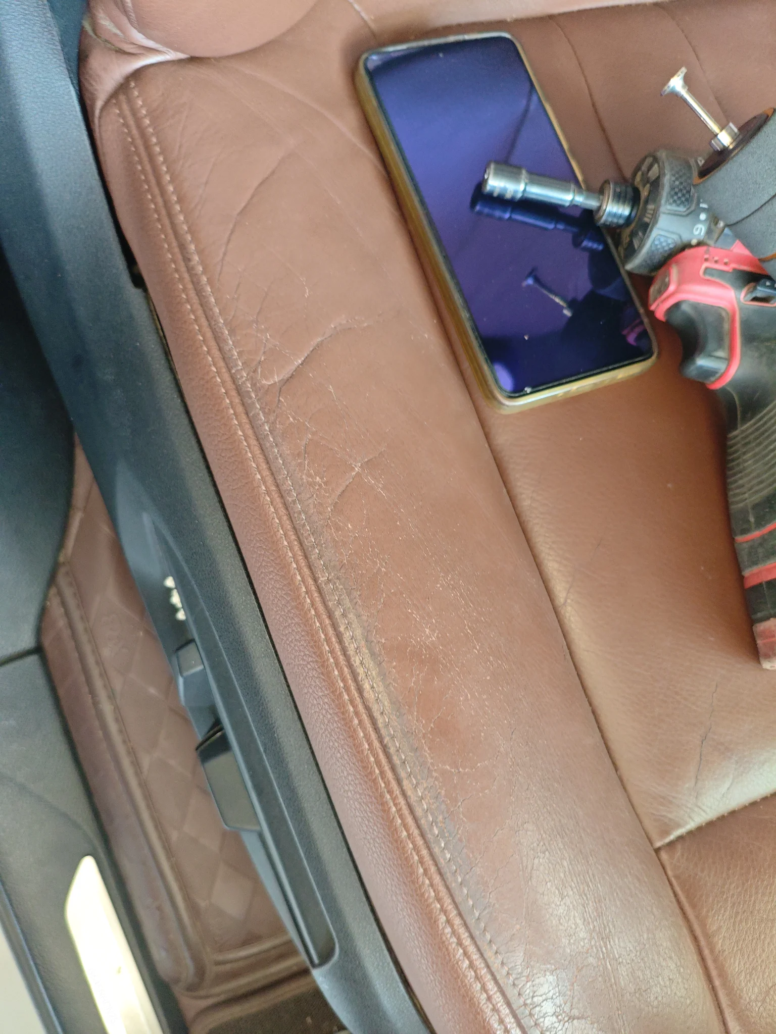 Сиденье пассажира: 磨损