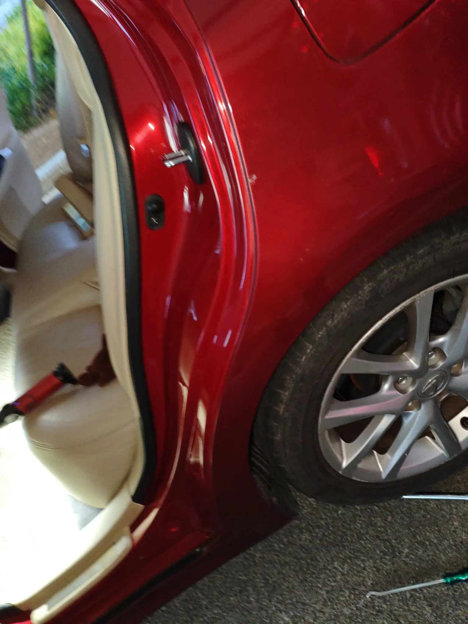 Заднее левое крыло: царапины