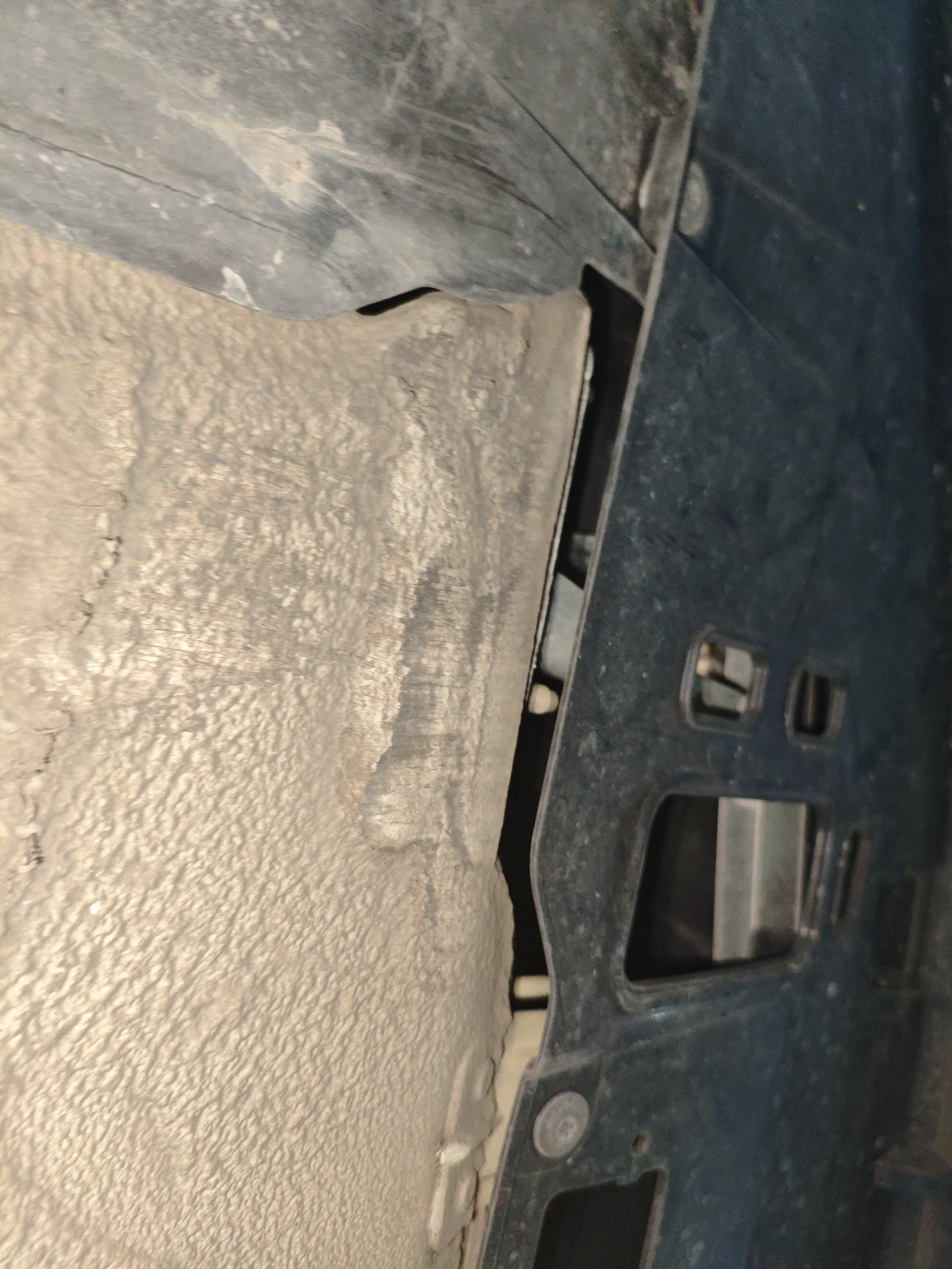 Днище кузова: деформация